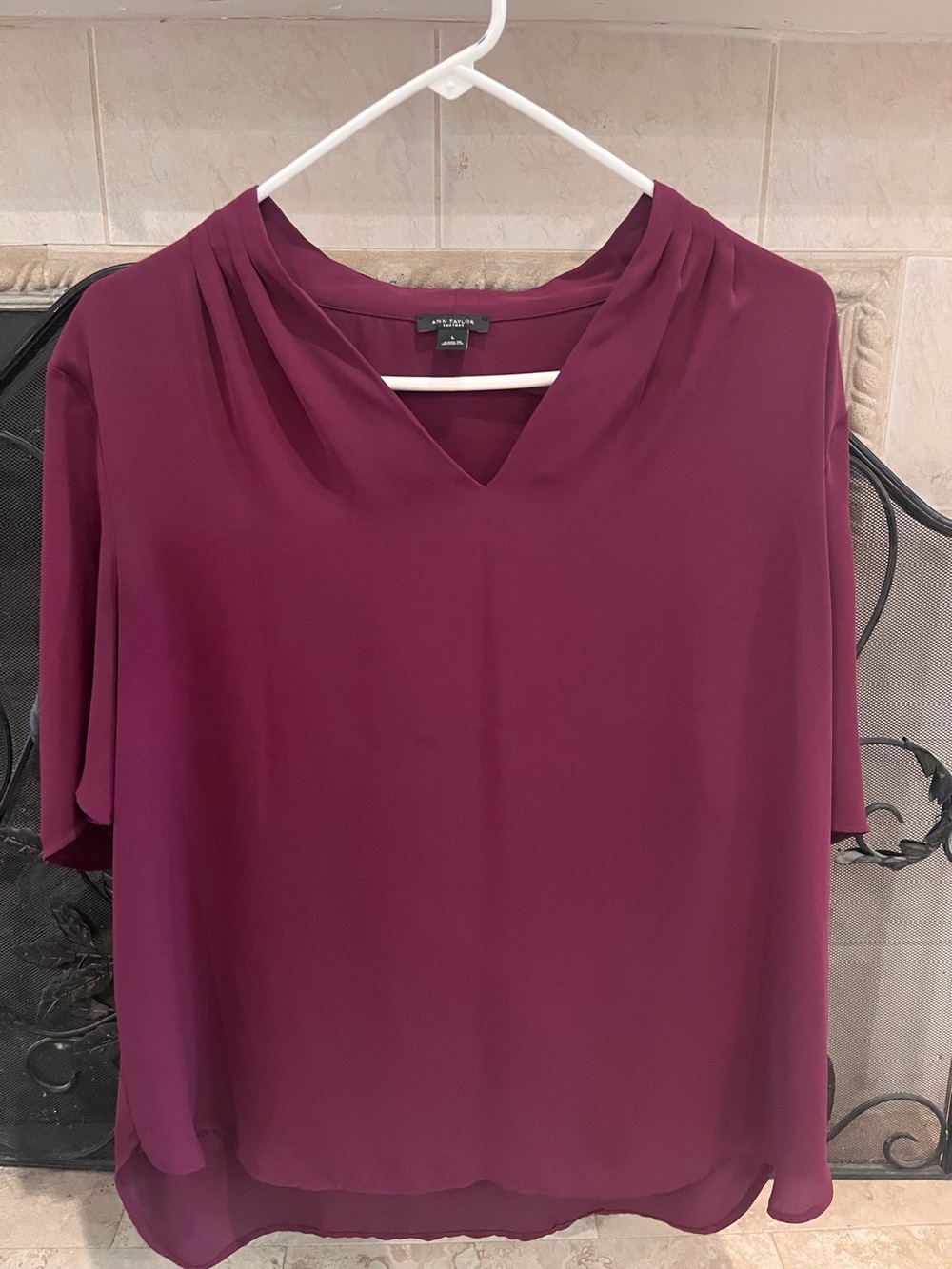 Ann Taylor Factory Plum V-Neck Short Sleeve Blouse Size L